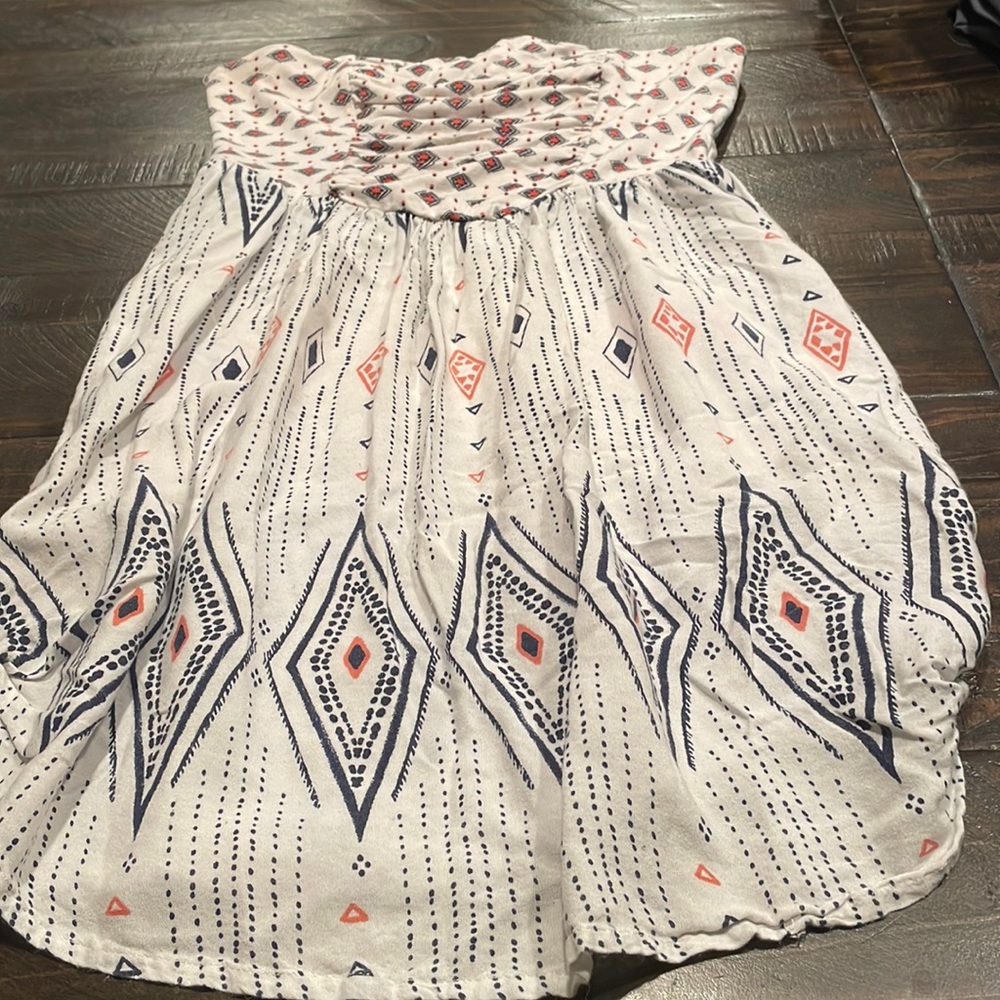 Super cute Roxy tube top with flowy bottom